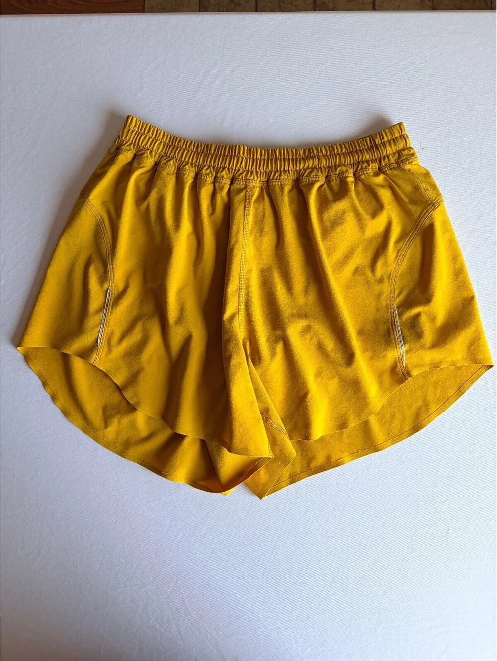 Lululemon Tracker Women’s Running Shorts Yellow Approx M 4 Inch Lined